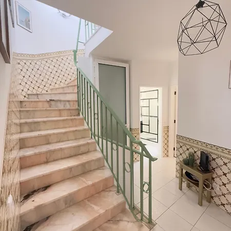 Casa Algarvia Townhouse Patio & Rooftop Feriehus *