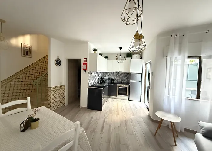 Будинок відпочинку Casa Algarvia Townhouse Patio & Rooftop