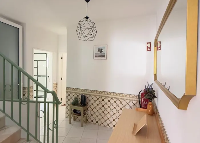 Casa Algarvia Townhouse Patio & Rooftop 펜션 *