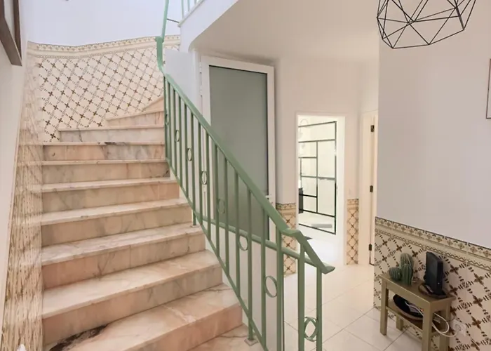 Casa Algarvia Townhouse Patio & Rooftop 펜션 *