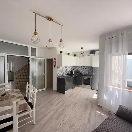 Casa Algarvia Townhouse Patio & Rooftop Semesterbostad