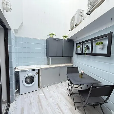 Casa Algarvia Townhouse Patio & Rooftop Semesterbostad