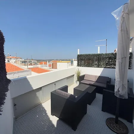 Casa Algarvia Townhouse Patio & Rooftop Semesterbostad