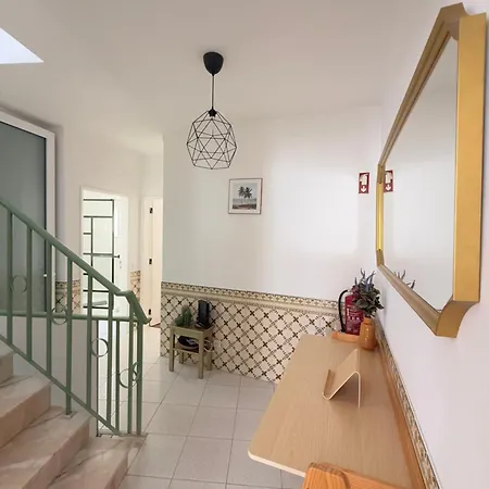Casa Algarvia Townhouse Patio & Rooftop Ferienhaus *